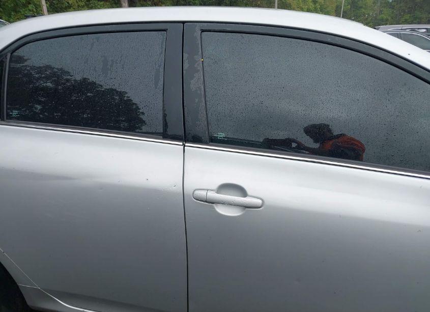 Photo 13 of 2013 Toyota Corolla LE (VIN 2T1BU4EE2DC089106)