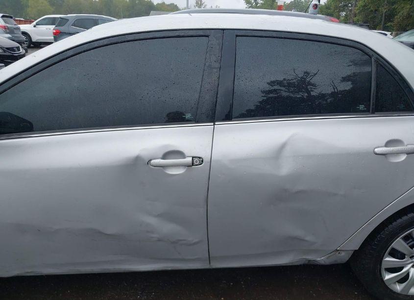 Photo 14 of 2013 Toyota Corolla LE (VIN 2T1BU4EE2DC089106)