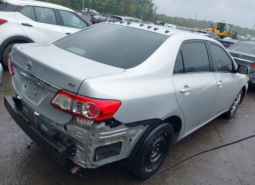 Photo 4 of 2013 Toyota Corolla LE (VIN 2T1BU4EE2DC089106)