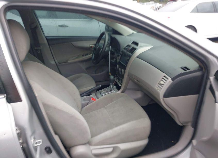 Photo 5 of 2013 Toyota Corolla LE (VIN 2T1BU4EE2DC089106)