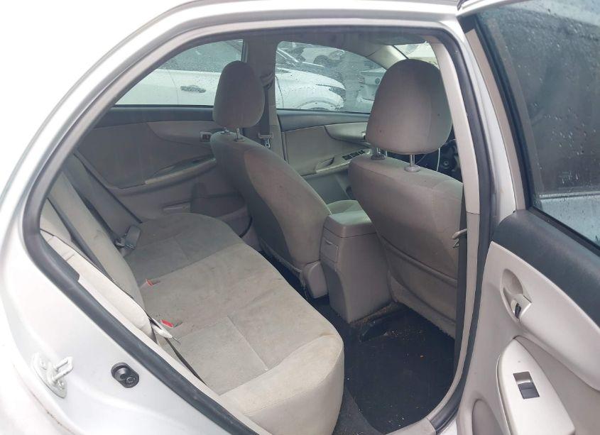 Photo 8 of 2013 Toyota Corolla LE (VIN 2T1BU4EE2DC089106)