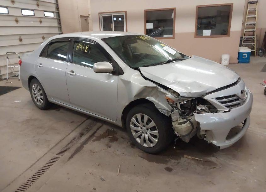 2013 Toyota Corolla LE (VIN 2T1BU4EE2DC115722) main photo