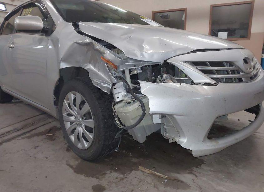 Photo 6 of 2013 Toyota Corolla LE (VIN 2T1BU4EE2DC115722)