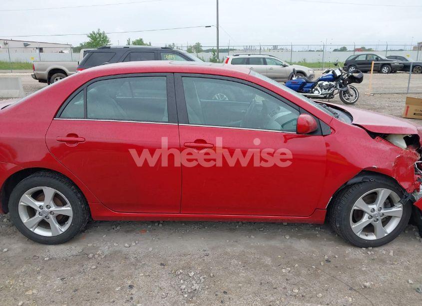 Photo 13 of 2013 Toyota Corolla LE (VIN 2T1BU4EE2DC120225)