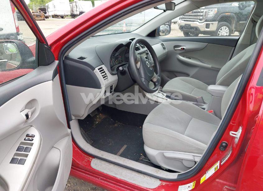 Photo 5 of 2013 Toyota Corolla LE (VIN 2T1BU4EE2DC120225)