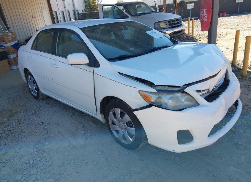 2013 Toyota Corolla LE (VIN 2T1BU4EE2DC124856) main photo
