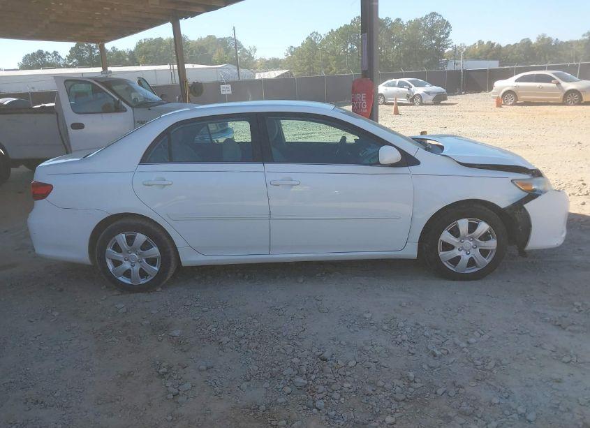 Photo 13 of 2013 Toyota Corolla LE (VIN 2T1BU4EE2DC124856)