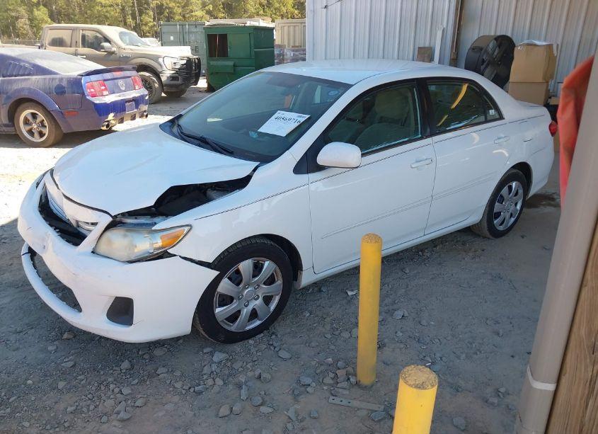 Photo 2 of 2013 Toyota Corolla LE (VIN 2T1BU4EE2DC124856)