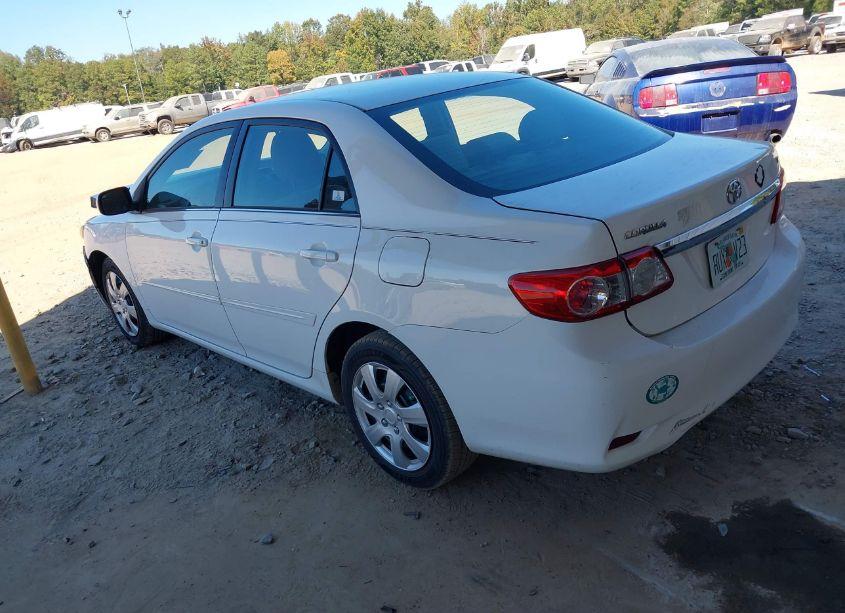 Photo 3 of 2013 Toyota Corolla LE (VIN 2T1BU4EE2DC124856)