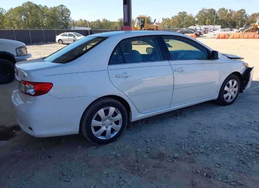 Photo 4 of 2013 Toyota Corolla LE (VIN 2T1BU4EE2DC124856)