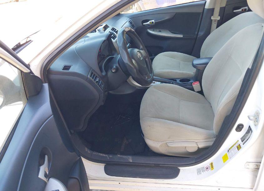 Photo 5 of 2013 Toyota Corolla LE (VIN 2T1BU4EE2DC124856)