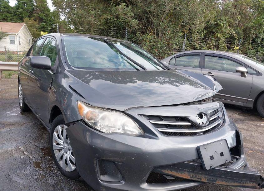 2013 Toyota Corolla LE (VIN 2T1BU4EE2DC128017) main photo