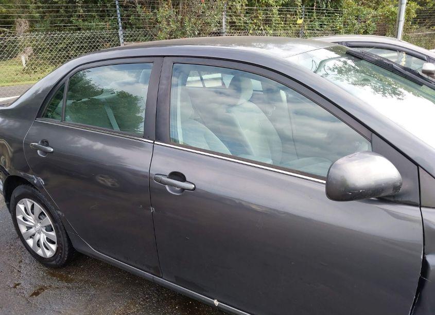 Photo 13 of 2013 Toyota Corolla LE (VIN 2T1BU4EE2DC128017)