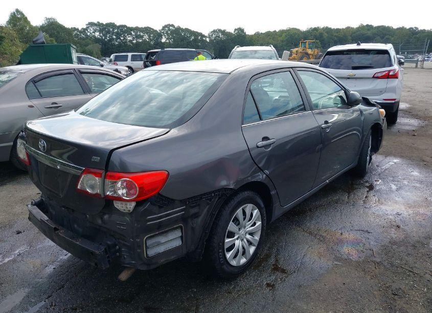 Photo 4 of 2013 Toyota Corolla LE (VIN 2T1BU4EE2DC128017)