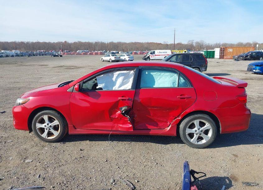 Photo 14 of 2013 Toyota Corolla S (VIN 2T1BU4EE2DC920751)