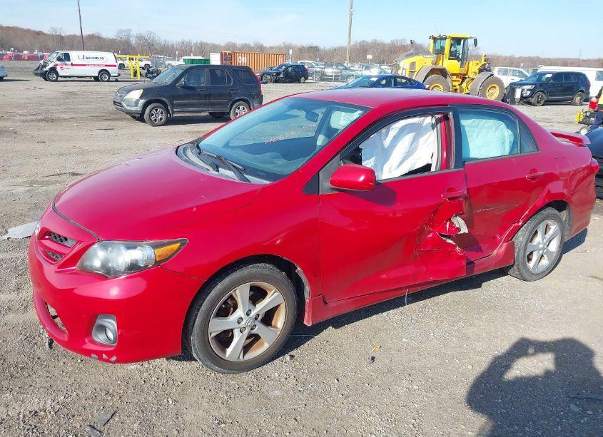 Photo 2 of 2013 Toyota Corolla S (VIN 2T1BU4EE2DC920751)