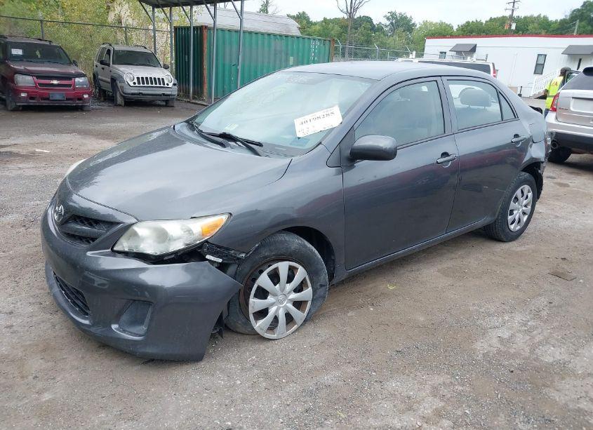 Photo 2 of 2013 Toyota Corolla L (VIN 2T1BU4EE2DC944693)