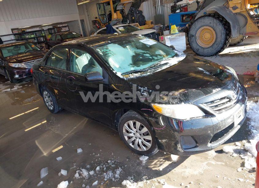 2013 Toyota Corolla LE (VIN 2T1BU4EE2DC976639) main photo
