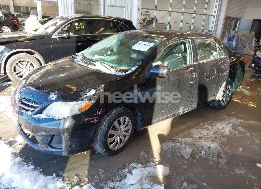 Photo 2 of 2013 Toyota Corolla LE (VIN 2T1BU4EE2DC976639)