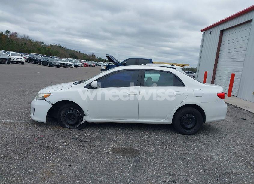 Photo 14 of 2013 Toyota Corolla LE (VIN 2T1BU4EE2DC990699)