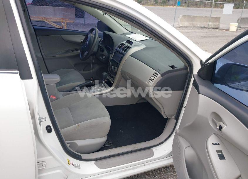 Photo 5 of 2013 Toyota Corolla LE (VIN 2T1BU4EE2DC990699)