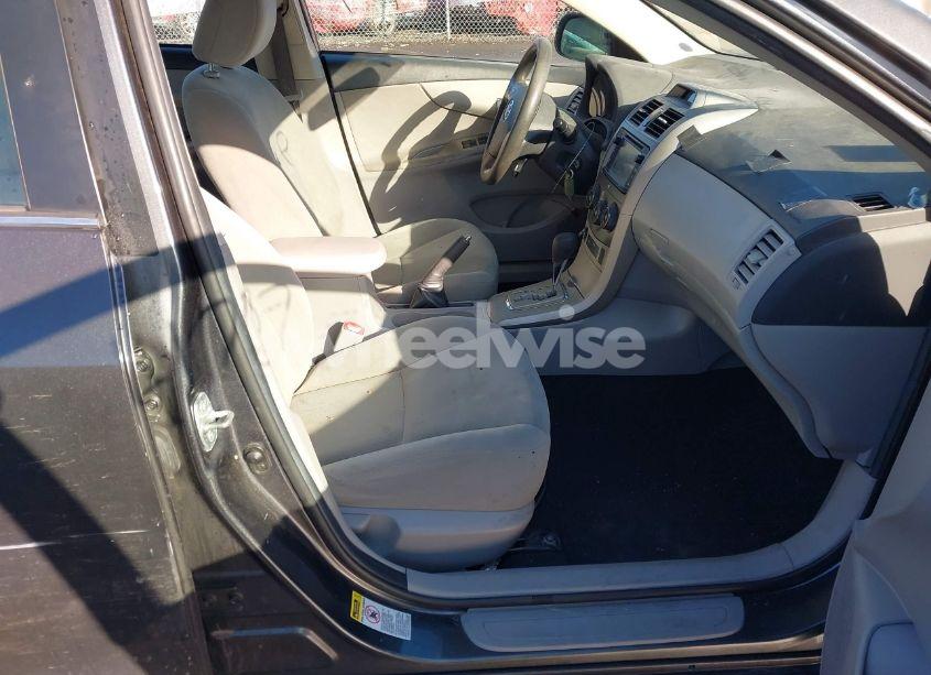 Photo 5 of 2013 Toyota Corolla LE (VIN 2T1BU4EE2DC996342)