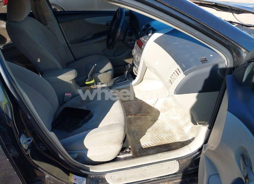 Photo 5 of 2011 Toyota Corolla LE (VIN 2T1BU4EE3BC550181)