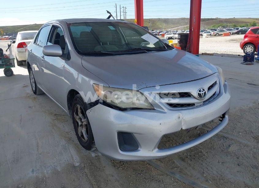 2011 Toyota Corolla LE (VIN 2T1BU4EE3BC582970) main photo