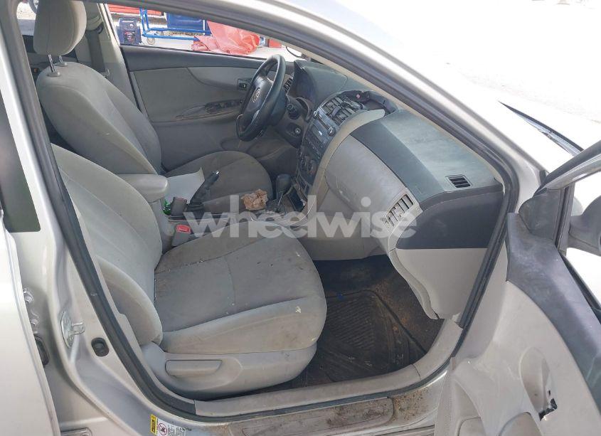 Photo 5 of 2011 Toyota Corolla LE (VIN 2T1BU4EE3BC582970)