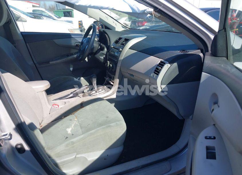 Photo 5 of 2011 Toyota Corolla LE (VIN 2T1BU4EE3BC599882)