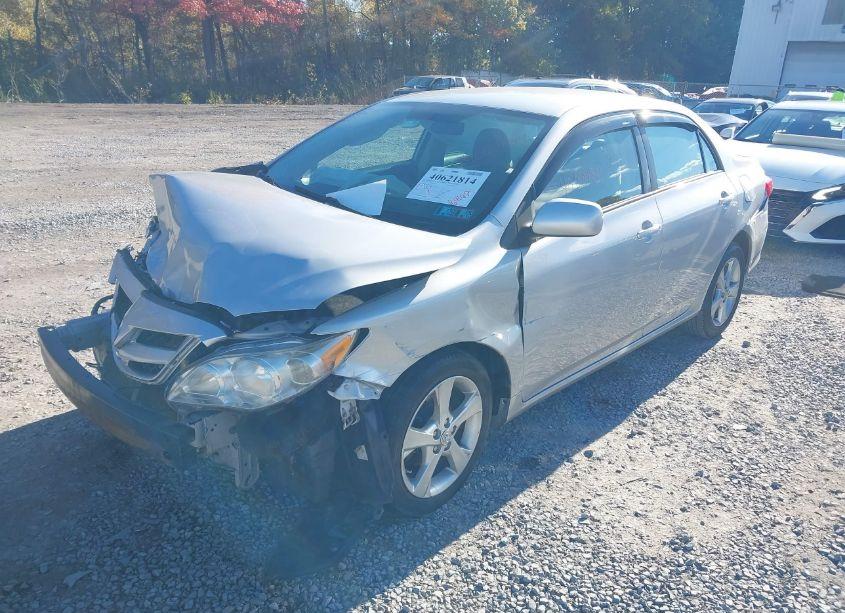 Photo 2 of 2011 Toyota Corolla LE (VIN 2T1BU4EE3BC635277)