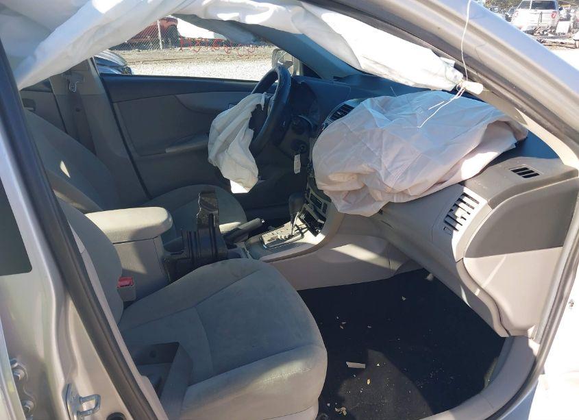 Photo 5 of 2011 Toyota Corolla LE (VIN 2T1BU4EE3BC635277)