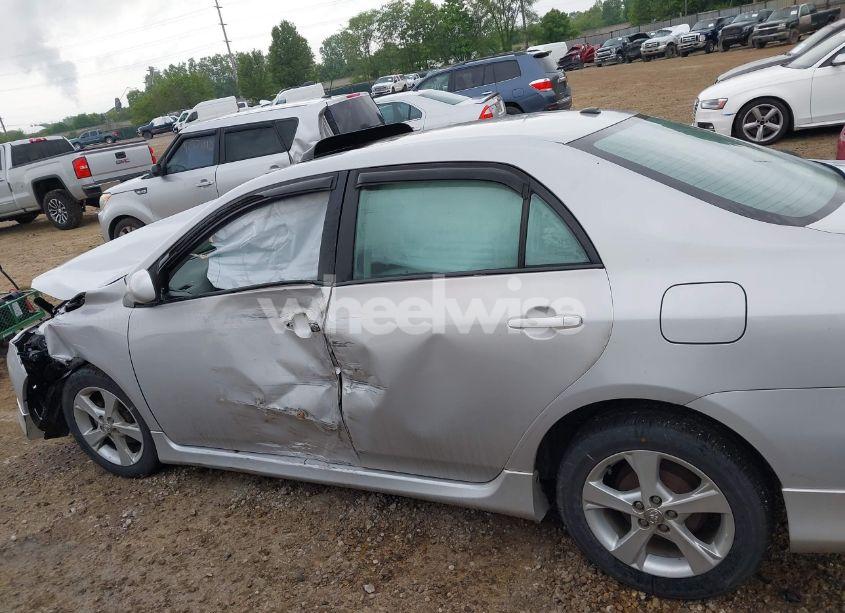 Photo 15 of 2011 Toyota Corolla S (VIN 2T1BU4EE3BC635778)