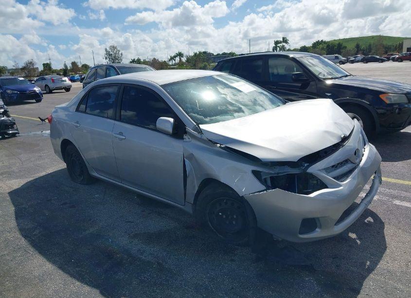 2011 Toyota Corolla LE (VIN 2T1BU4EE3BC715419) main photo
