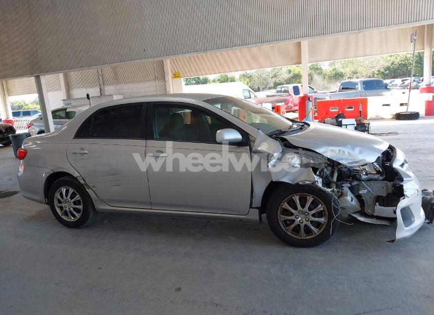 Photo 13 of 2011 Toyota Corolla LE (VIN 2T1BU4EE3BC719888)