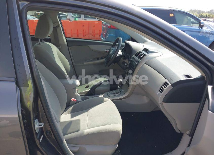 Photo 5 of 2012 Toyota Corolla LE (VIN 2T1BU4EE3CC869856)