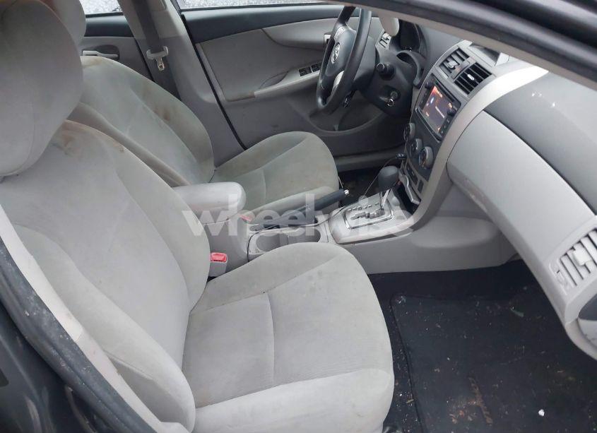 Photo 5 of 2013 Toyota Corolla LE (VIN 2T1BU4EE3DC039881)