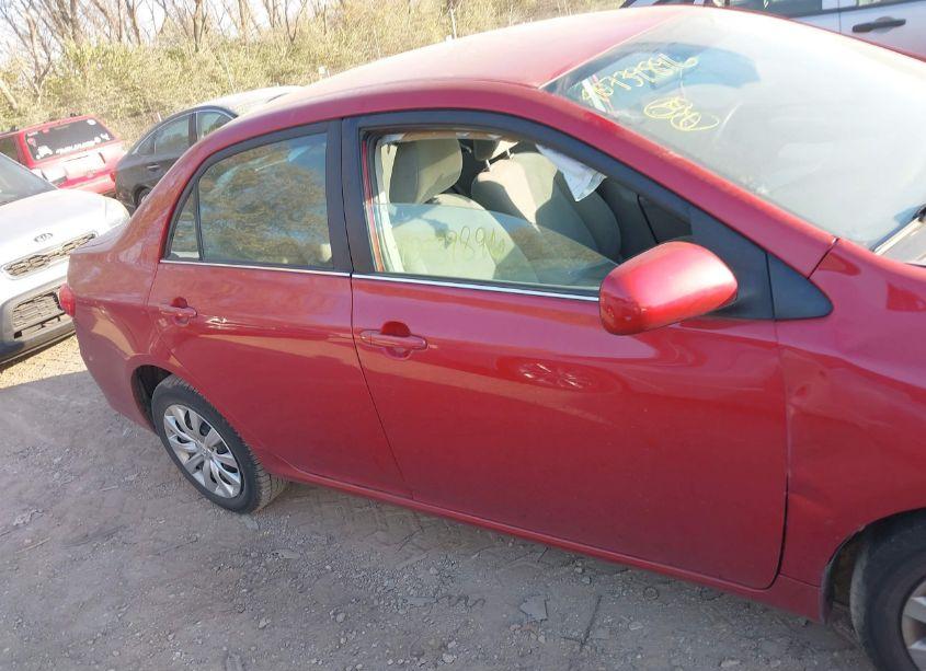 Photo 13 of 2013 Toyota Corolla LE (VIN 2T1BU4EE3DC054588)