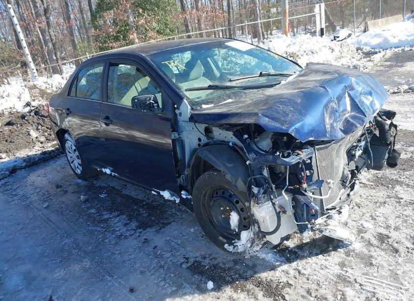 2013 Toyota Corolla LE (VIN 2T1BU4EE3DC065140) main photo