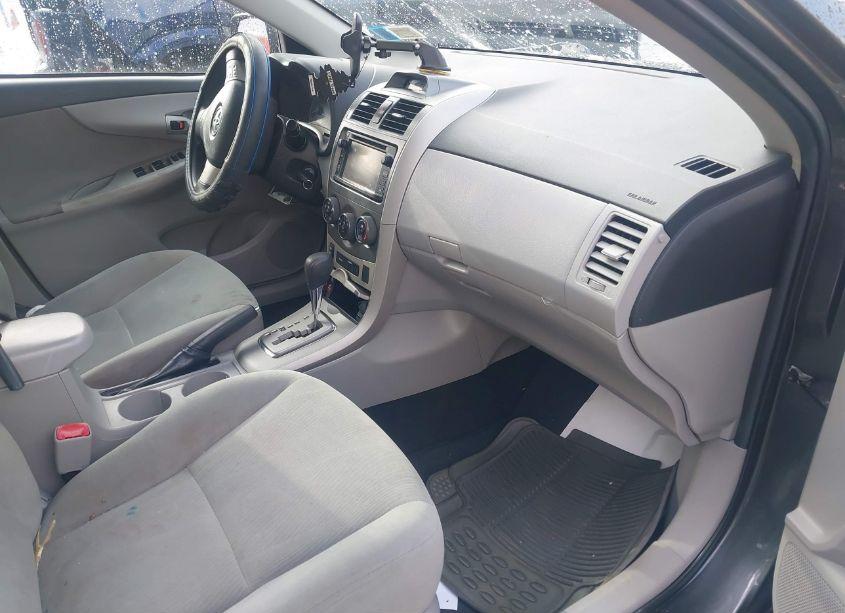 Photo 5 of 2013 Toyota Corolla LE (VIN 2T1BU4EE3DC066529)