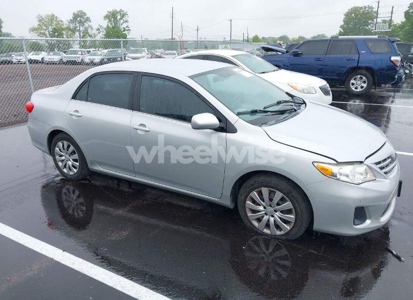 Photo 13 of 2013 Toyota Corolla LE (VIN 2T1BU4EE3DC082262)