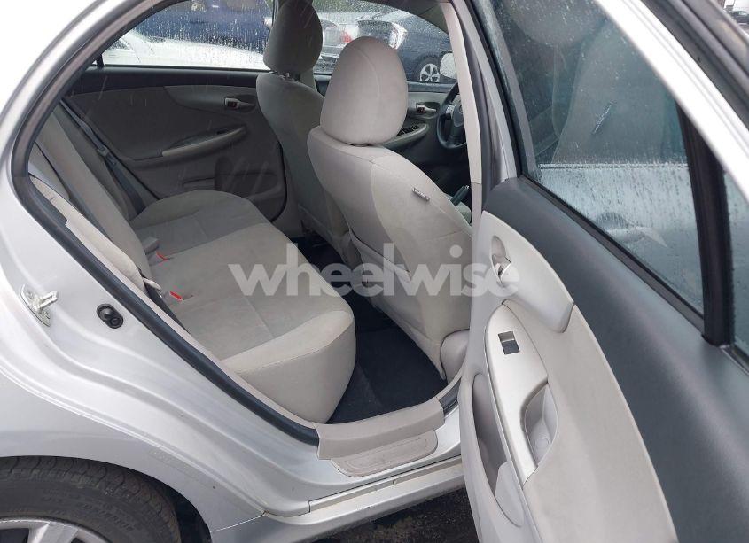 Photo 8 of 2013 Toyota Corolla LE (VIN 2T1BU4EE3DC082262)