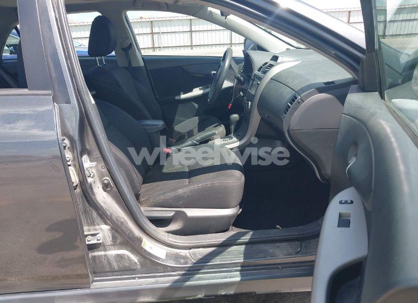 Photo 5 of 2013 Toyota Corolla S (VIN 2T1BU4EE3DC086215)