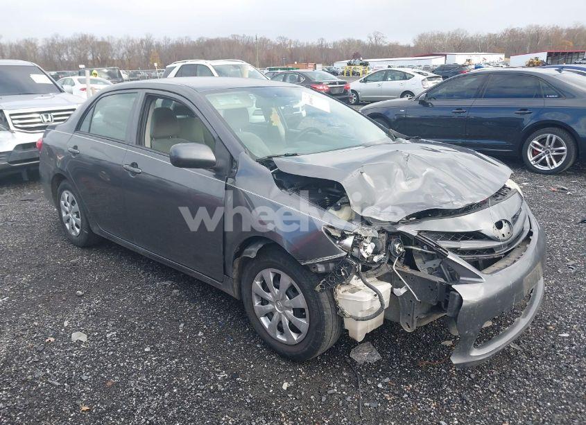 2013 Toyota Corolla L (VIN 2T1BU4EE3DC094072) main photo