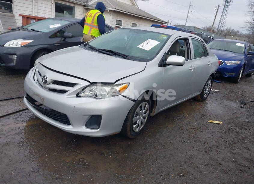 Photo 2 of 2013 Toyota Corolla L (VIN 2T1BU4EE3DC095206)