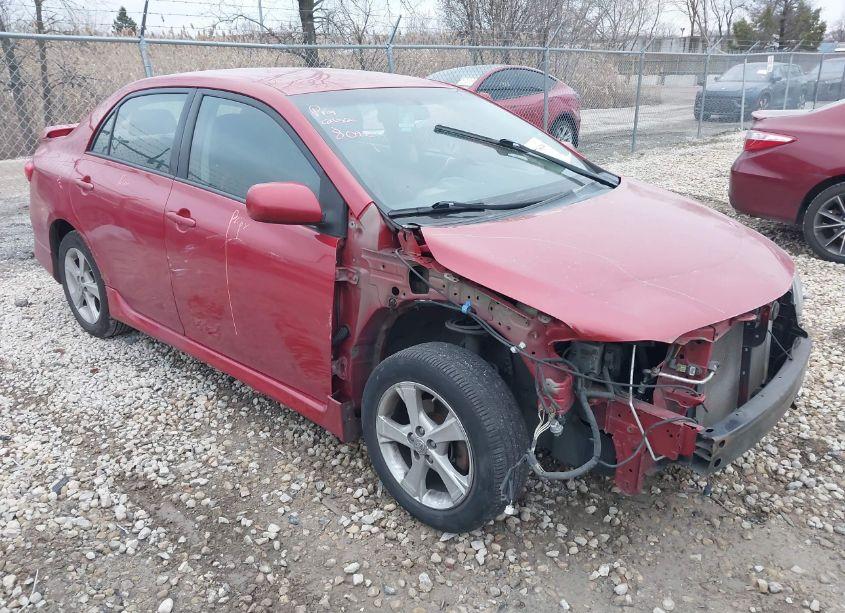 2013 Toyota Corolla S (VIN 2T1BU4EE3DC922413) main photo