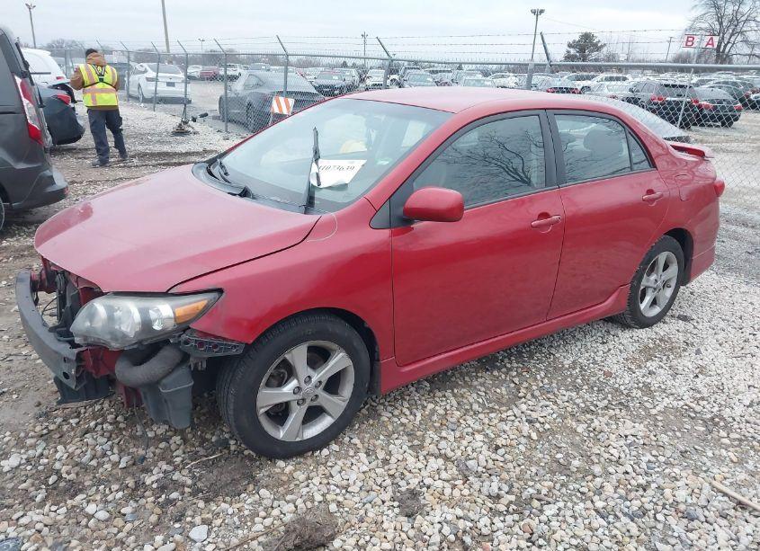 Photo 2 of 2013 Toyota Corolla S (VIN 2T1BU4EE3DC922413)