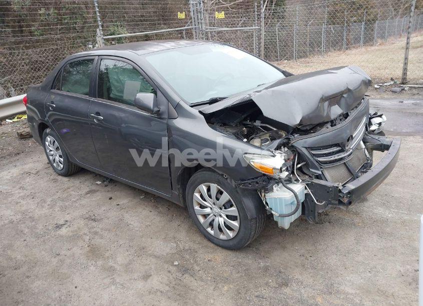2013 Toyota Corolla LE (VIN 2T1BU4EE3DC930091) main photo