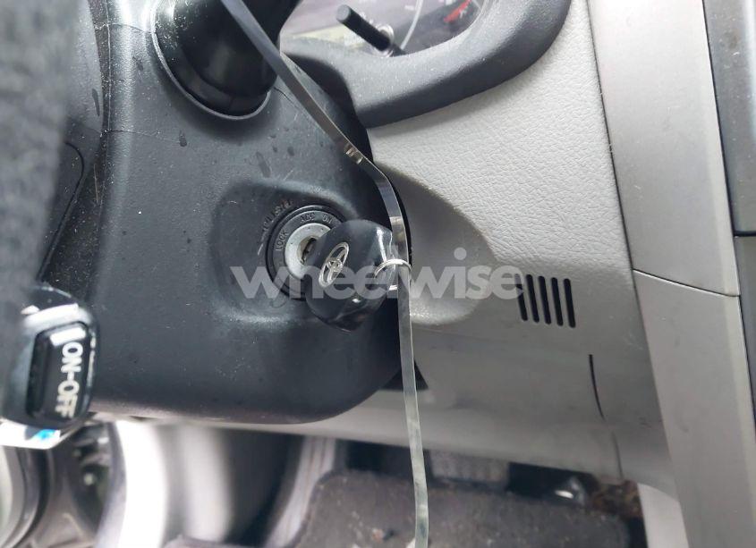 Photo 11 of 2013 Toyota Corolla LE (VIN 2T1BU4EE3DC930091)