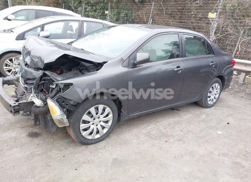 Photo 2 of 2013 Toyota Corolla LE (VIN 2T1BU4EE3DC930091)